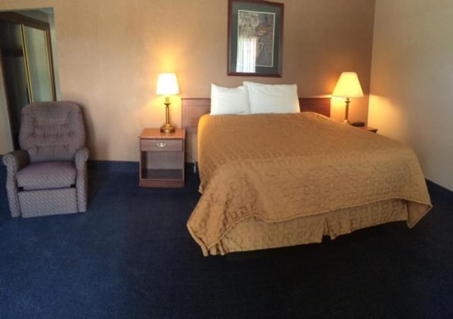 Sunflower Inn & Suites - Garden City Eksteriør bilde