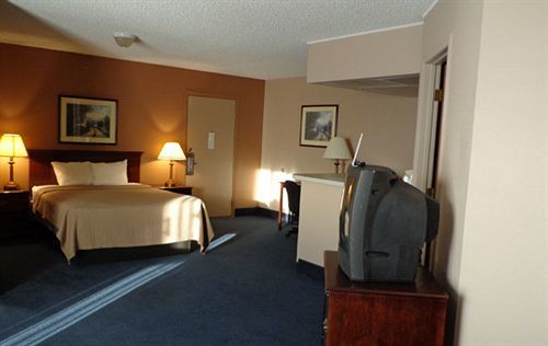 Sunflower Inn & Suites - Garden City Eksteriør bilde